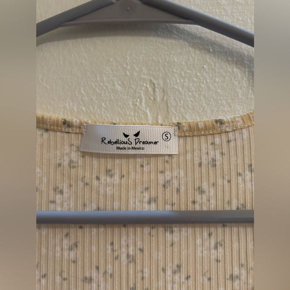 Rebellious dreamer yellow floral surplice top size Small NWT - Picture 2 of 5